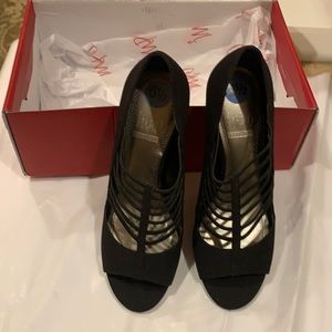 Brand new black crepe heels